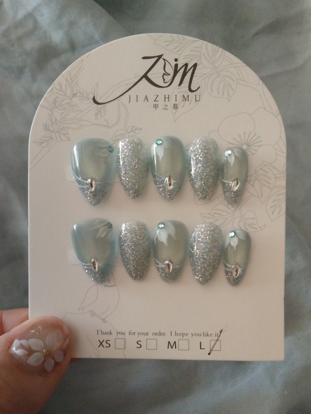 Jiazhimu Light Blue Cateye Silver Glitter with Crystal Accents - L